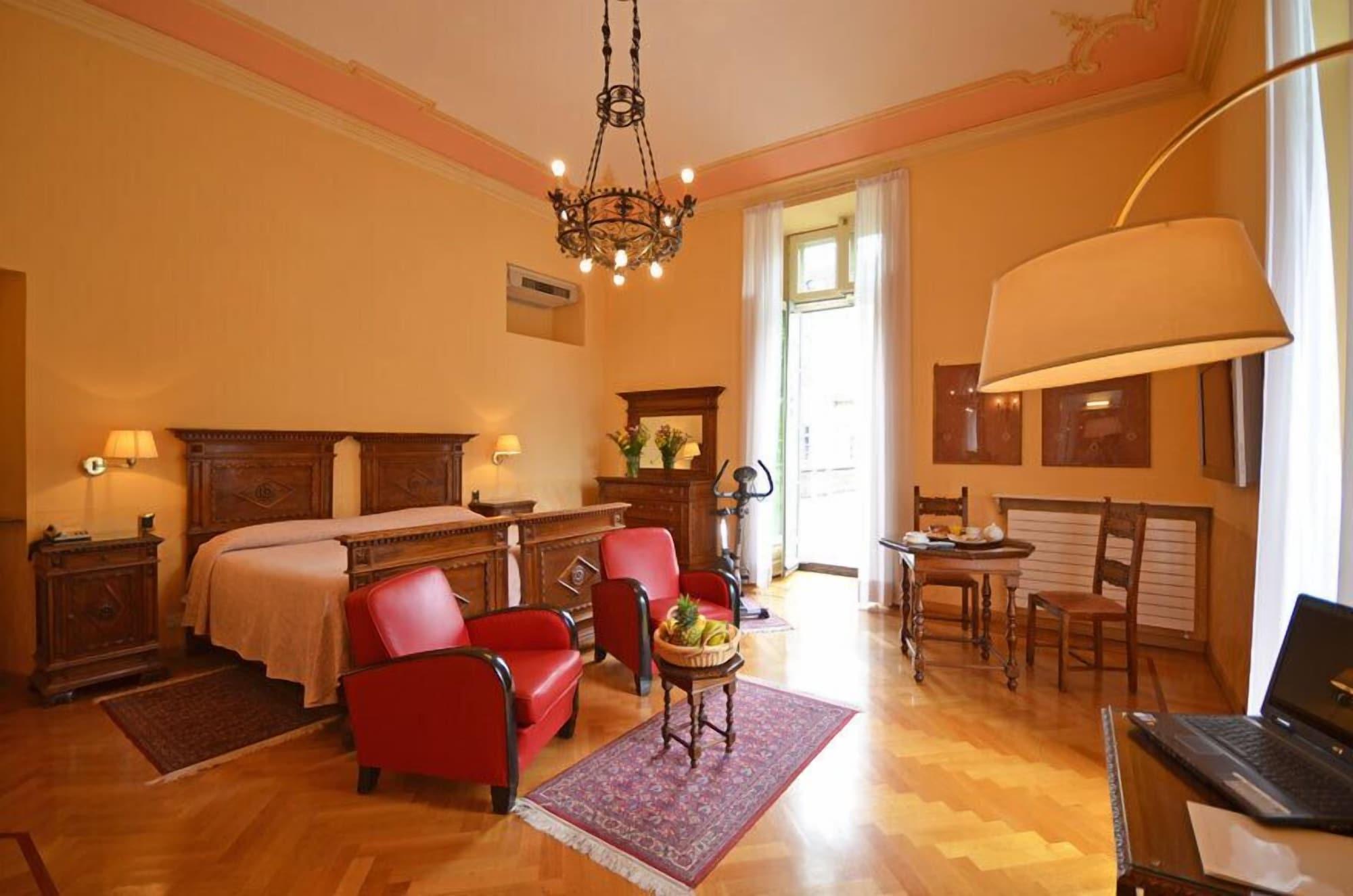 Hotel Roma E Rocca Cavour 3*