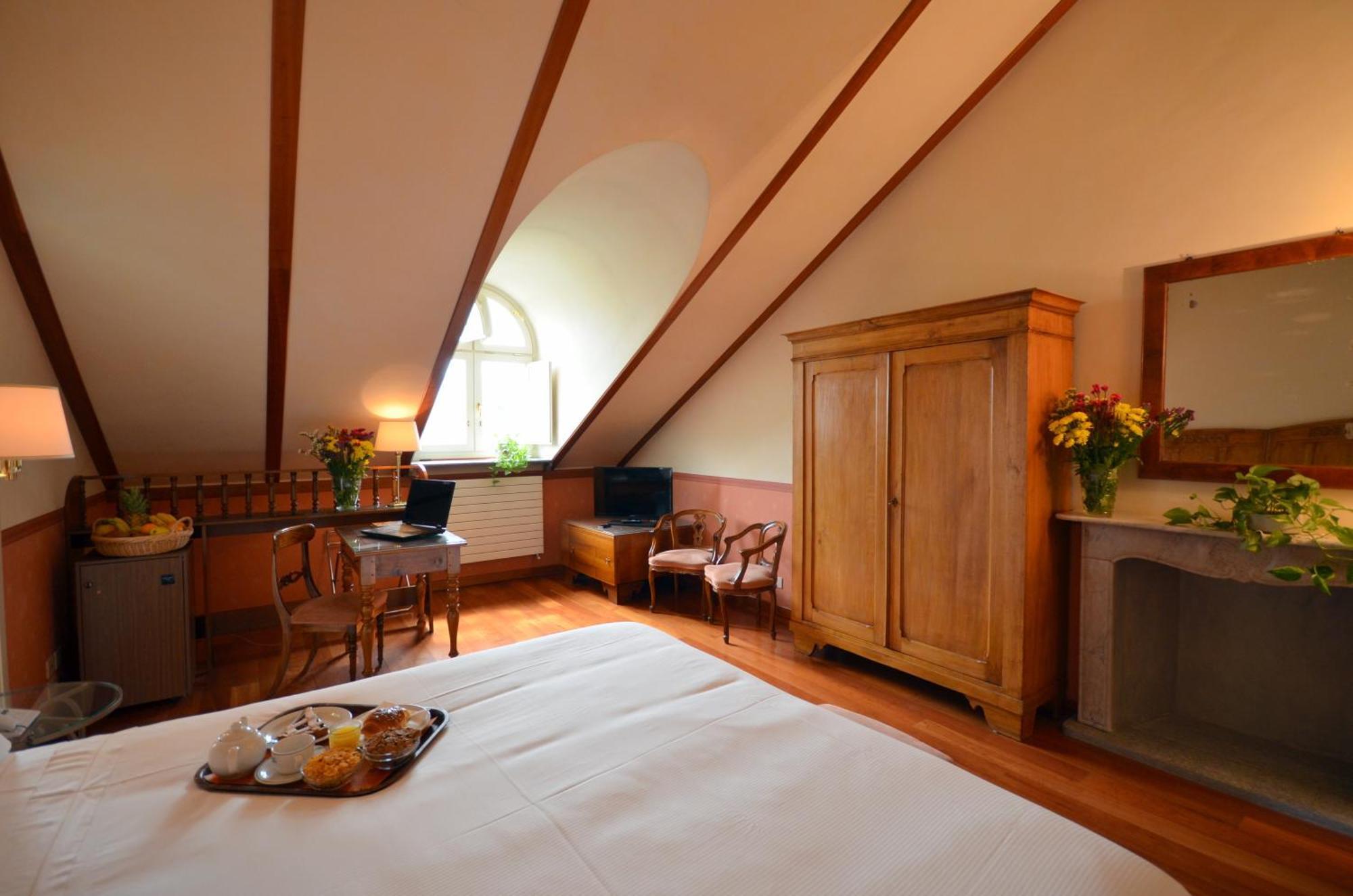 Hotel Roma E Rocca Cavour 3*