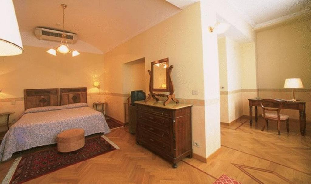 Hotel Roma E Rocca Cavour