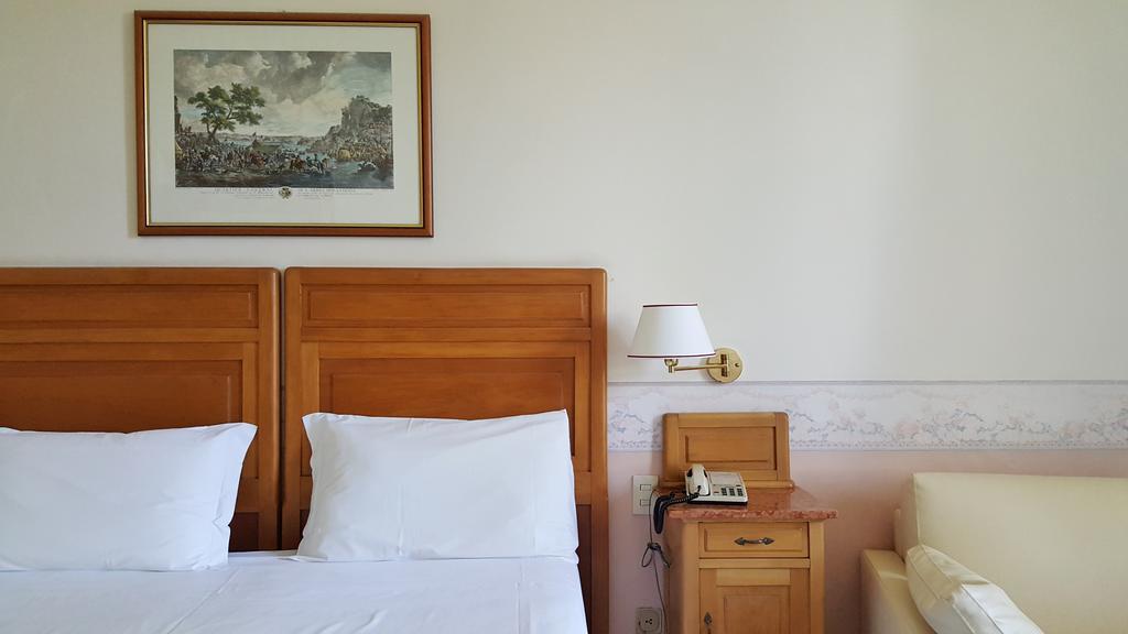 Roma E Rocca Cavour Hotel