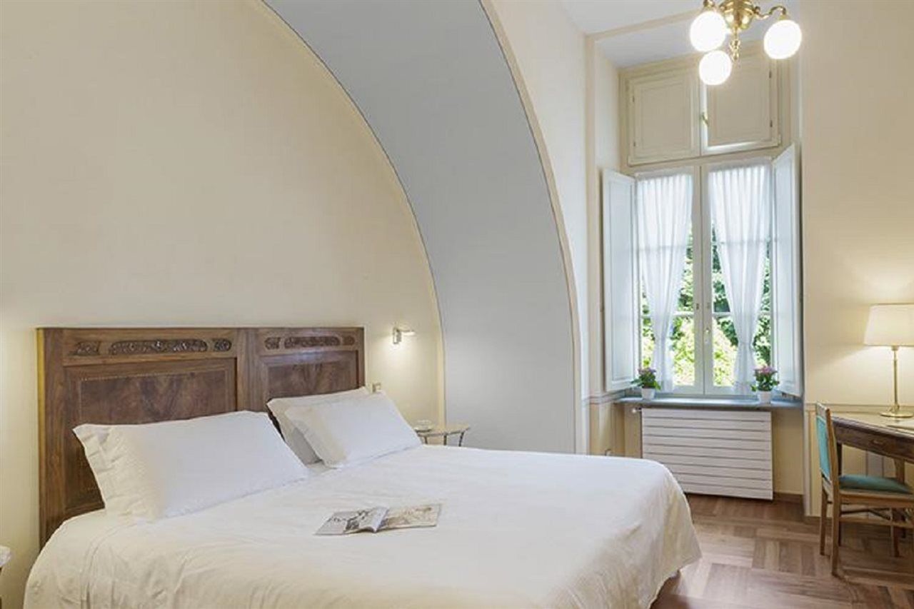 Roma E Rocca Cavour 3*