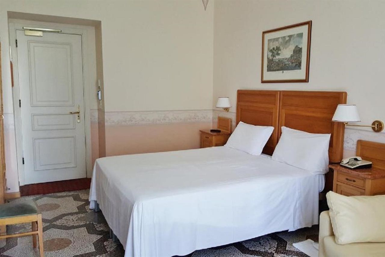 Hotel Roma E Rocca Cavour 3*